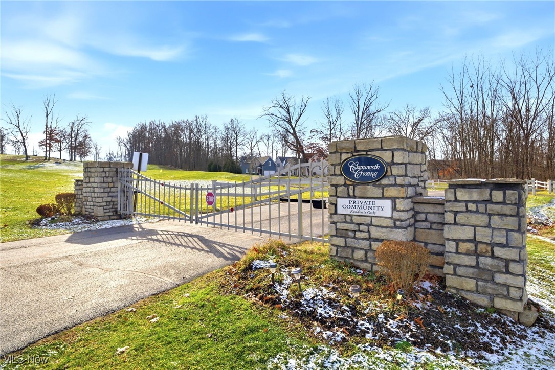 1086 Saint Andrews Akron OH 44312