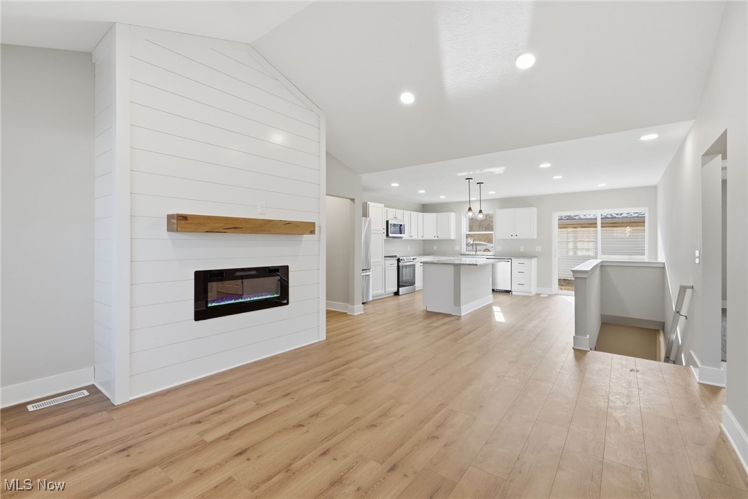 1086 Saint Andrews Akron OH 44312