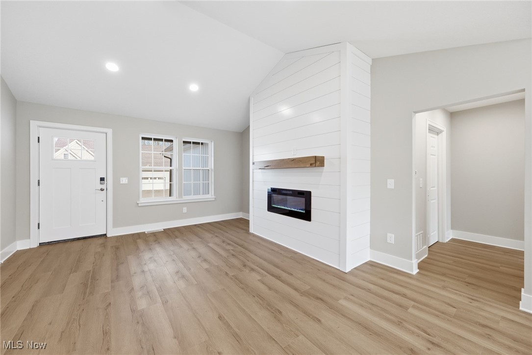 1086 Saint Andrews Akron OH 44312