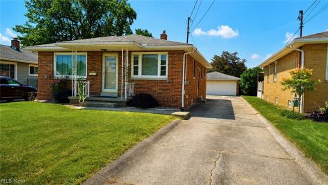 612 Ingalls Road Akron OH 44312