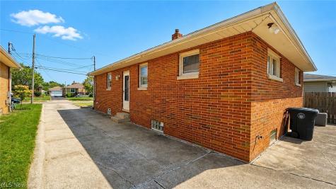 612 Ingalls Road Akron OH 44312