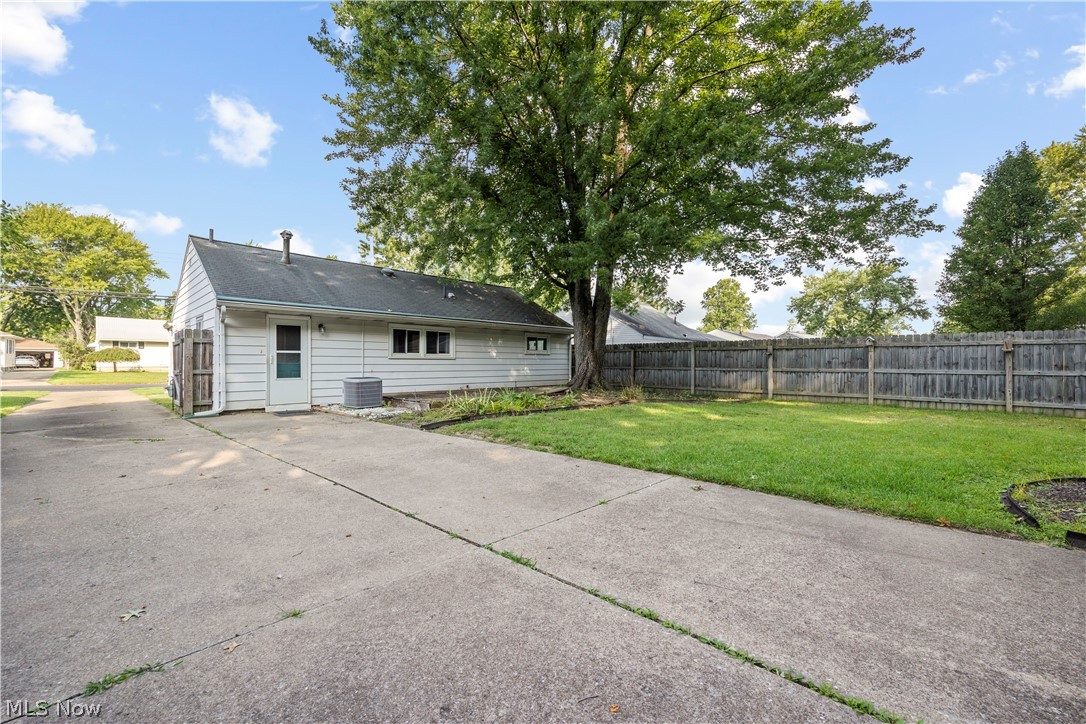 369 White Oak Drive Elyria OH 44035
