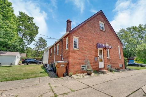 2816 Parklane Drive Parma OH 44134