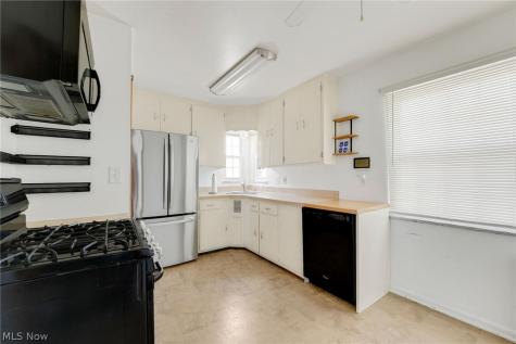 2816 Parklane Drive Parma OH 44134
