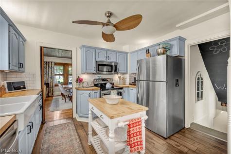 202 Kenilworth Drive Akron OH 44313