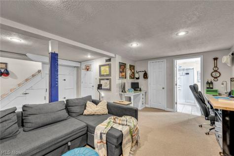 202 Kenilworth Drive Akron OH 44313