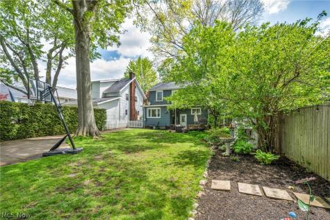 202 Kenilworth Drive Akron OH 44313