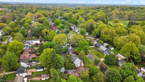 202 Kenilworth Drive Akron OH 44313