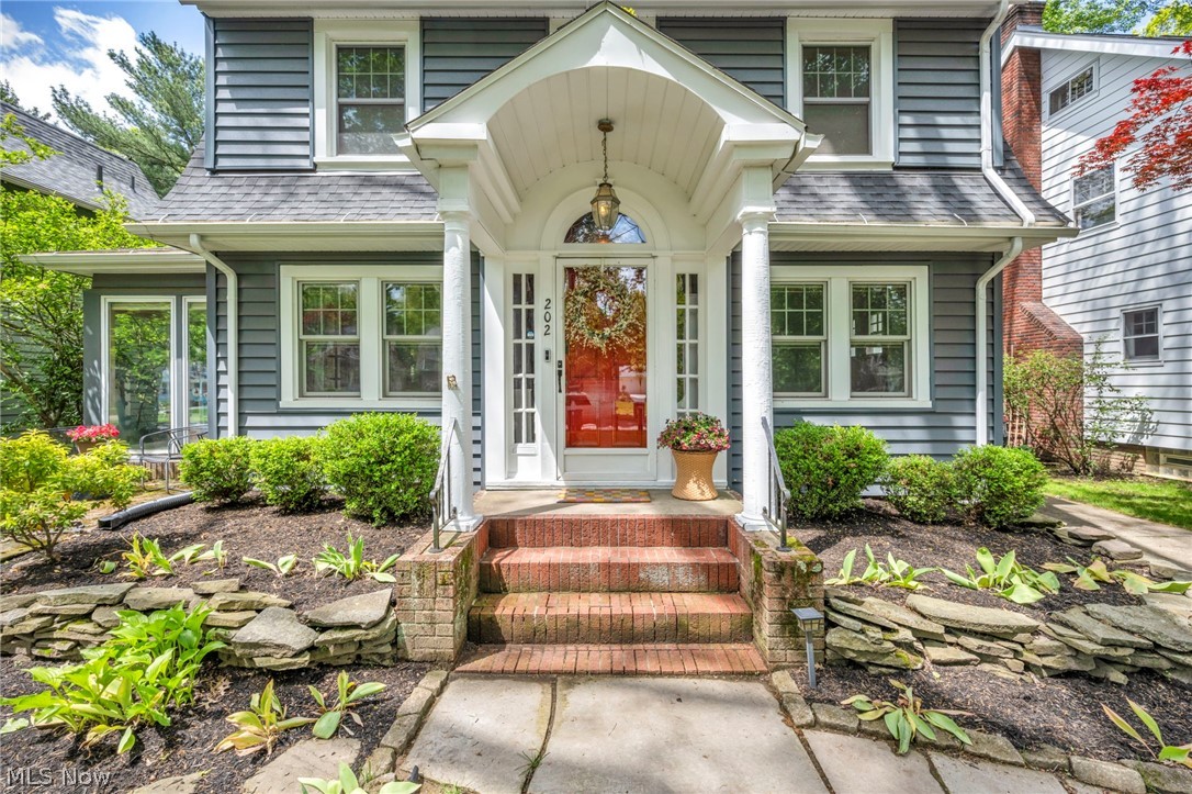 202 Kenilworth Drive Akron OH 44313