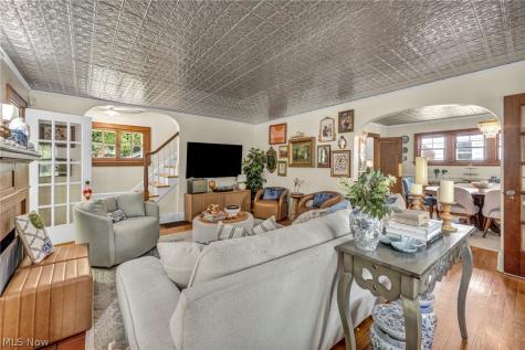 202 Kenilworth Drive Akron OH 44313