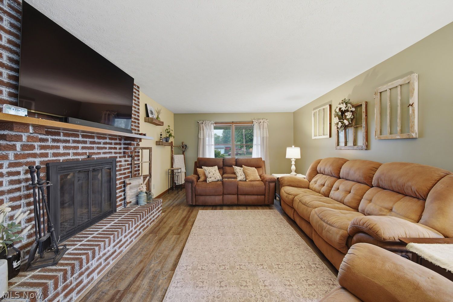 1794 Edison Street NW Uniontown OH 44685