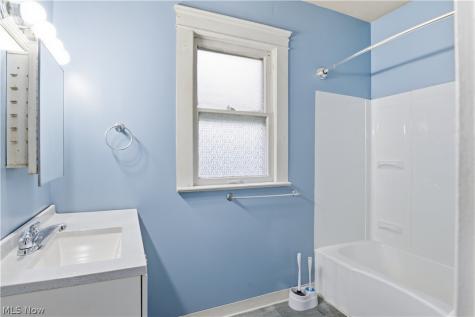 4024 E 53 Street Newburgh Heights OH 44105