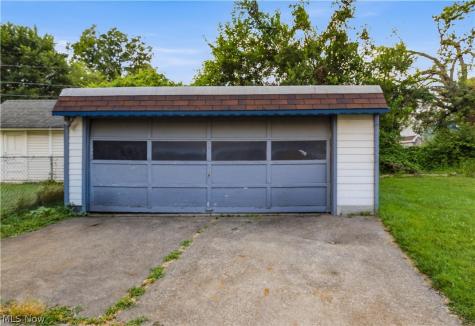 4024 E 53 Street Newburgh Heights OH 44105