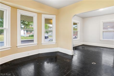 4024 E 53 Street Newburgh Heights OH 44105