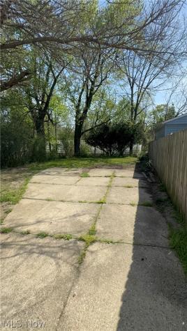 1075 E 177th Street Cleveland OH 44119