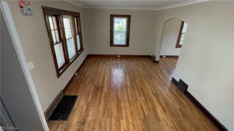 1075 E 177th Street Cleveland OH 44119