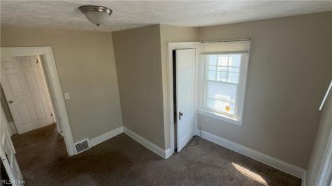 1075 E 177th Street Cleveland OH 44119