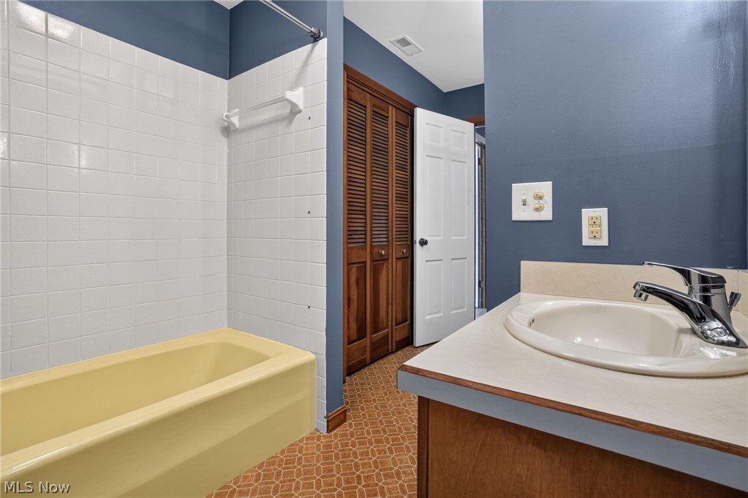 12 Square Circle Drive Madison OH 44057