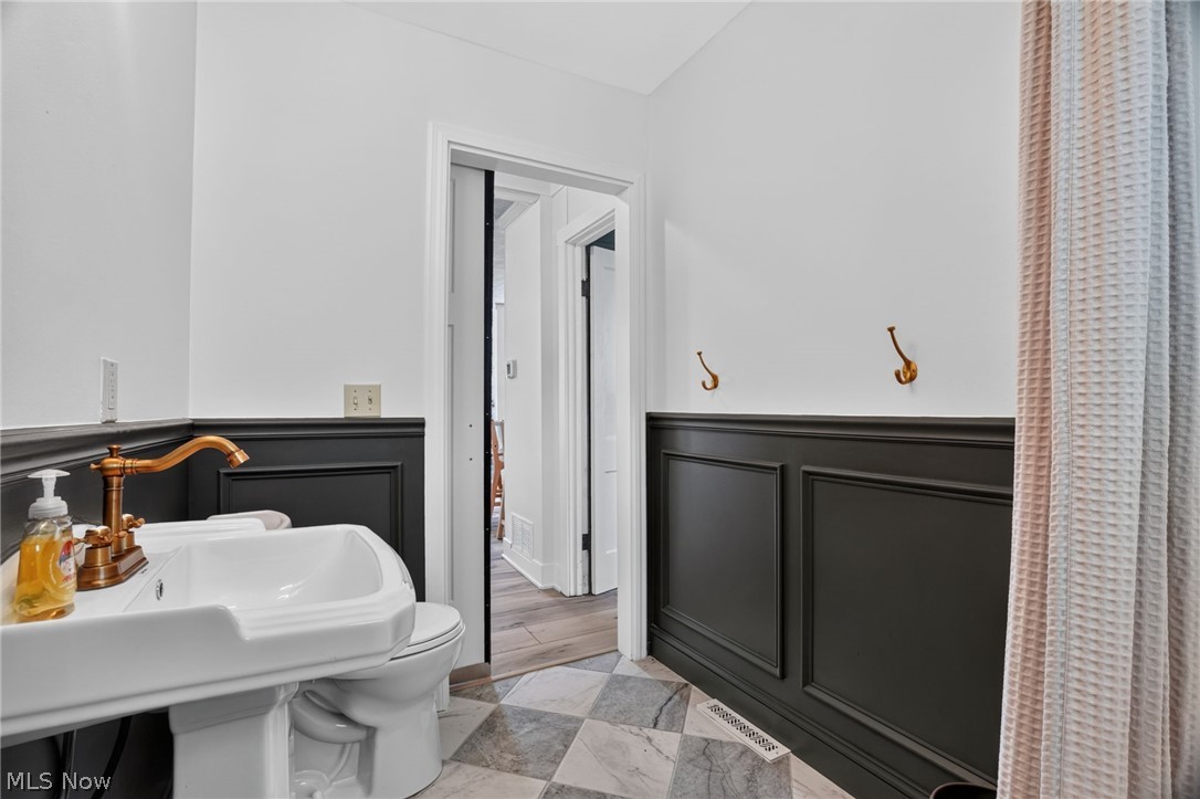 1648 Bathgate Avenue Madison OH 44057