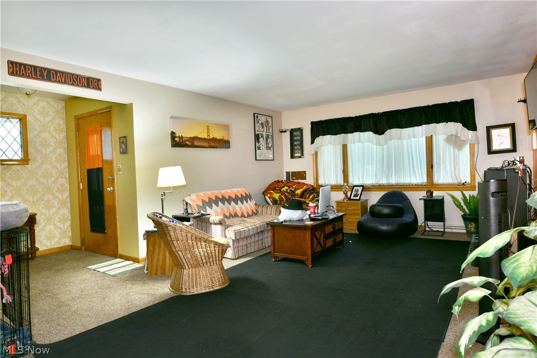 1265 North Road NE Warren OH 44483