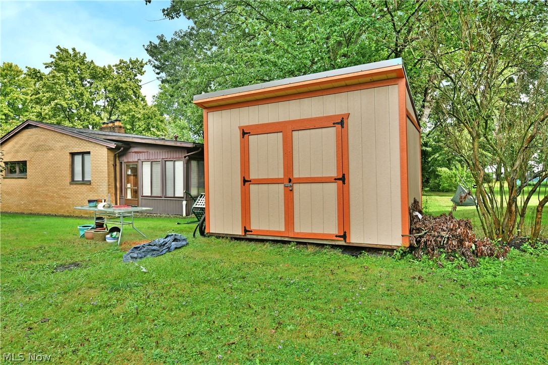 1265 North Road NE Warren OH 44483