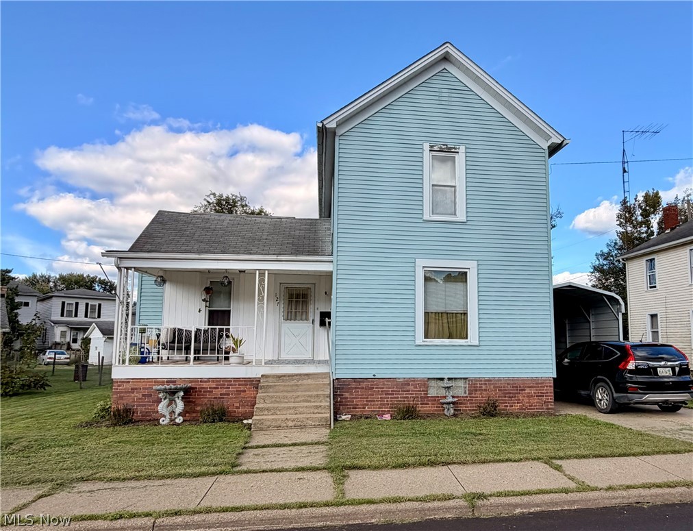 127 Deersville Avenue Uhrichsville OH 44683