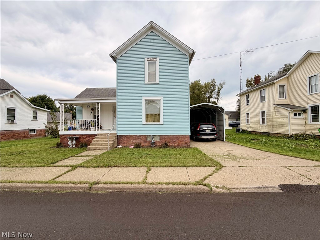127 Deersville Avenue Uhrichsville OH 44683