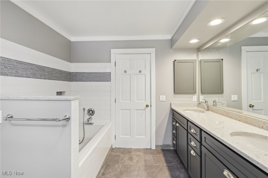 7520 Hunters Hollow Trail Novelty OH 44072