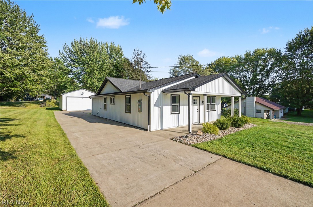 2351 Heston Drive Lake Milton OH 44429