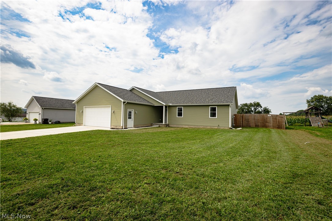 10916 Madlyn Street NE Bolivar OH 44612