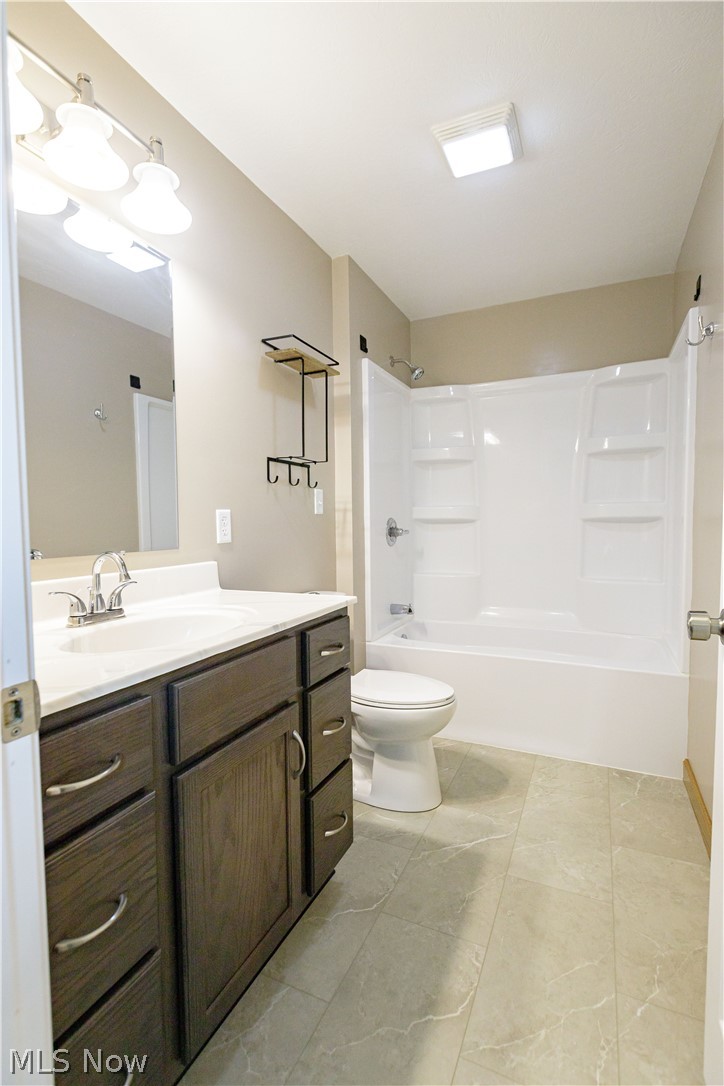 10916 Madlyn Street NE Bolivar OH 44612