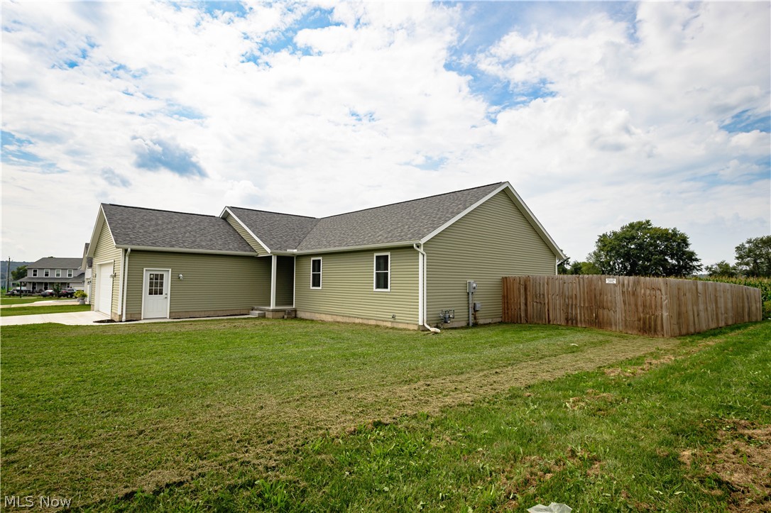 10916 Madlyn Street NE Bolivar OH 44612