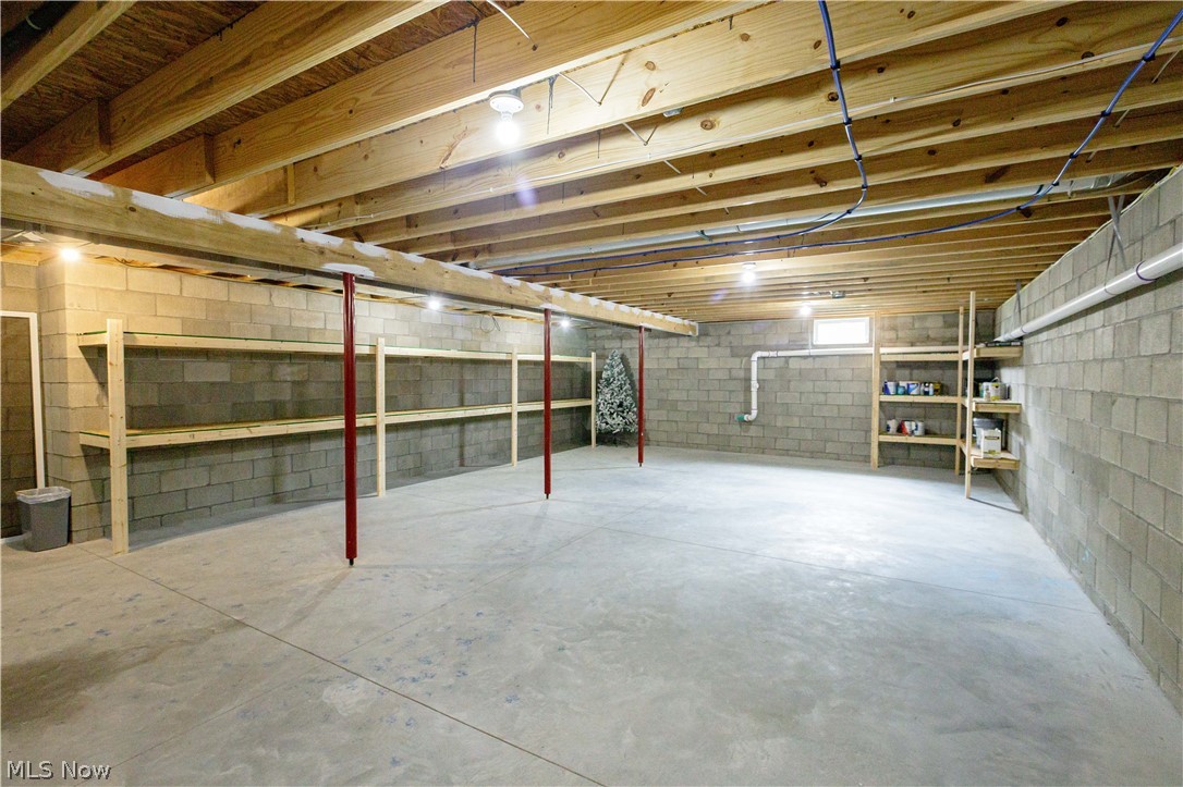 10916 Madlyn Street NE Bolivar OH 44612