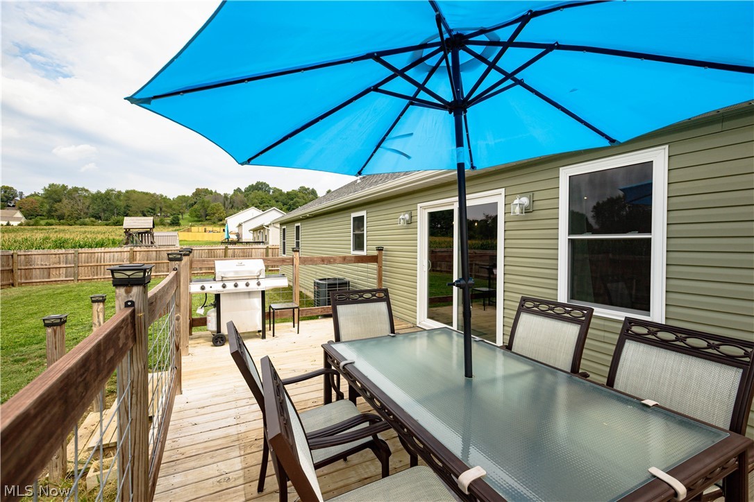 10916 Madlyn Street NE Bolivar OH 44612
