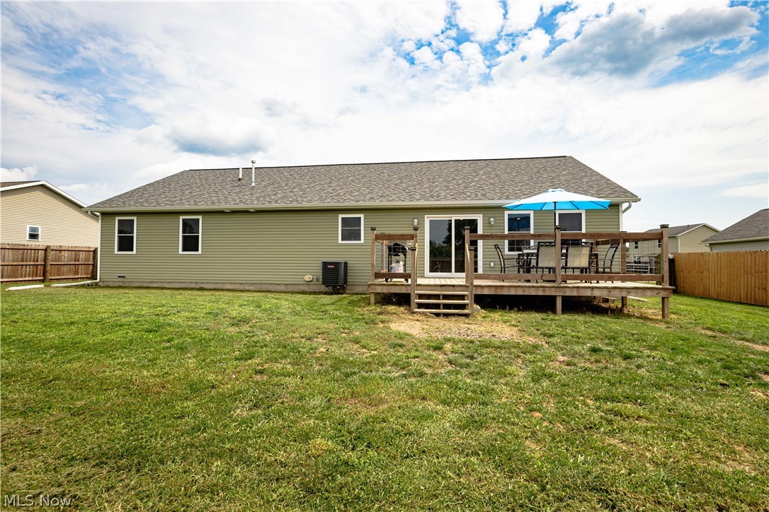 10916 Madlyn Street NE Bolivar OH 44612