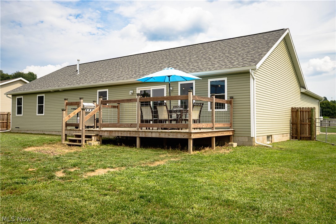 10916 Madlyn Street NE Bolivar OH 44612