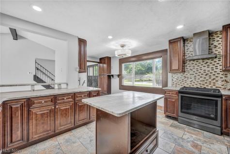 28610 Lynhaven Drive North Olmsted OH 44070