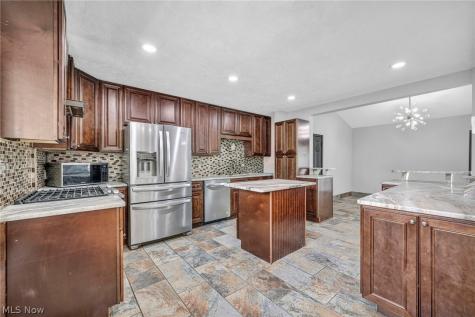28610 Lynhaven Drive North Olmsted OH 44070
