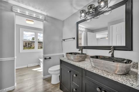 28610 Lynhaven Drive North Olmsted OH 44070