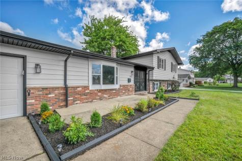 28610 Lynhaven Drive North Olmsted OH 44070
