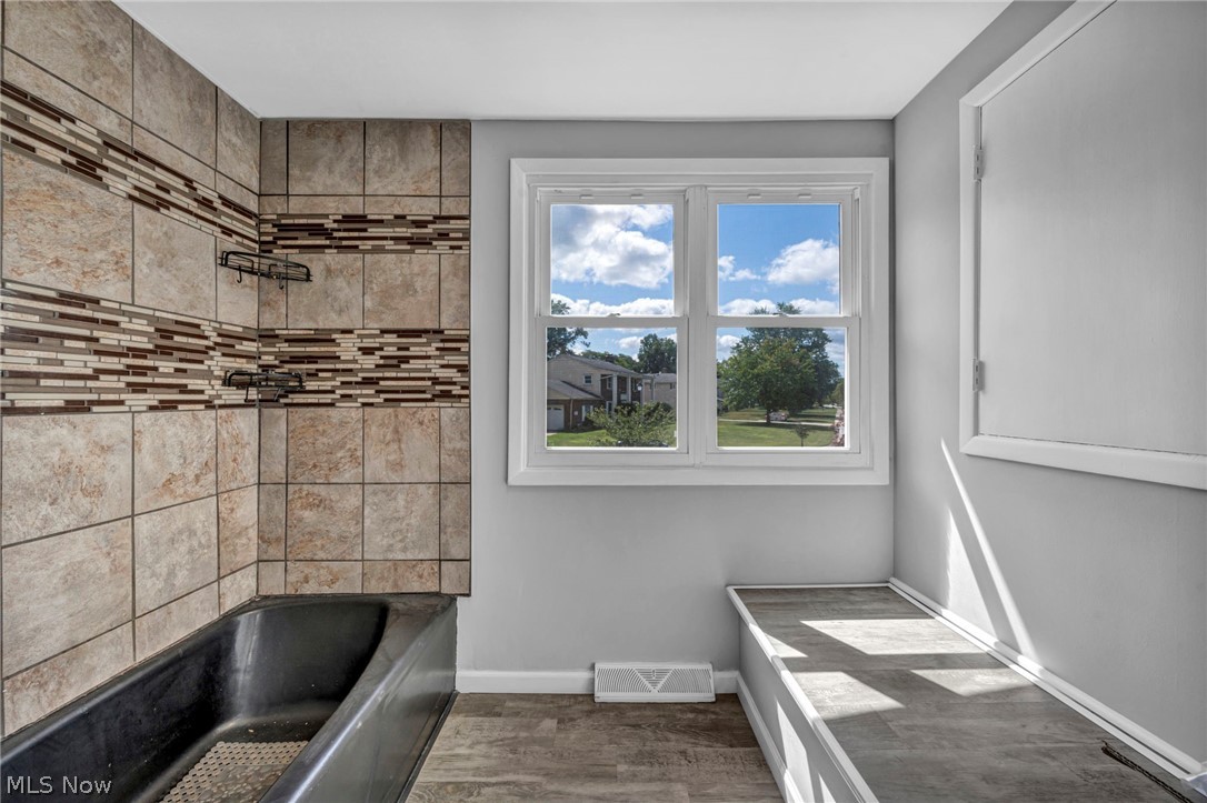 28610 Lynhaven Drive North Olmsted OH 44070