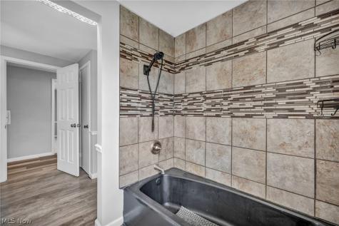 28610 Lynhaven Drive North Olmsted OH 44070