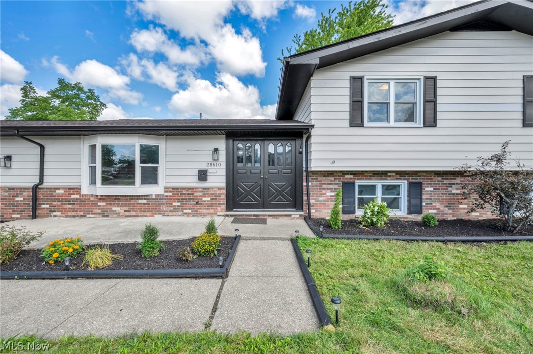 28610 Lynhaven Drive North Olmsted OH 44070