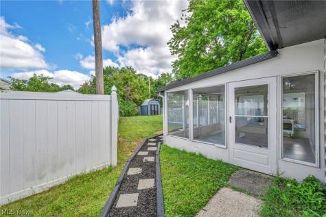 28610 Lynhaven Drive North Olmsted OH 44070
