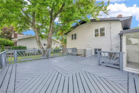28610 Lynhaven Drive North Olmsted OH 44070