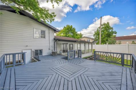 28610 Lynhaven Drive North Olmsted OH 44070