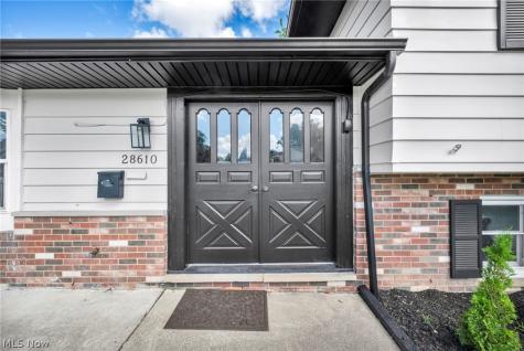 28610 Lynhaven Drive North Olmsted OH 44070