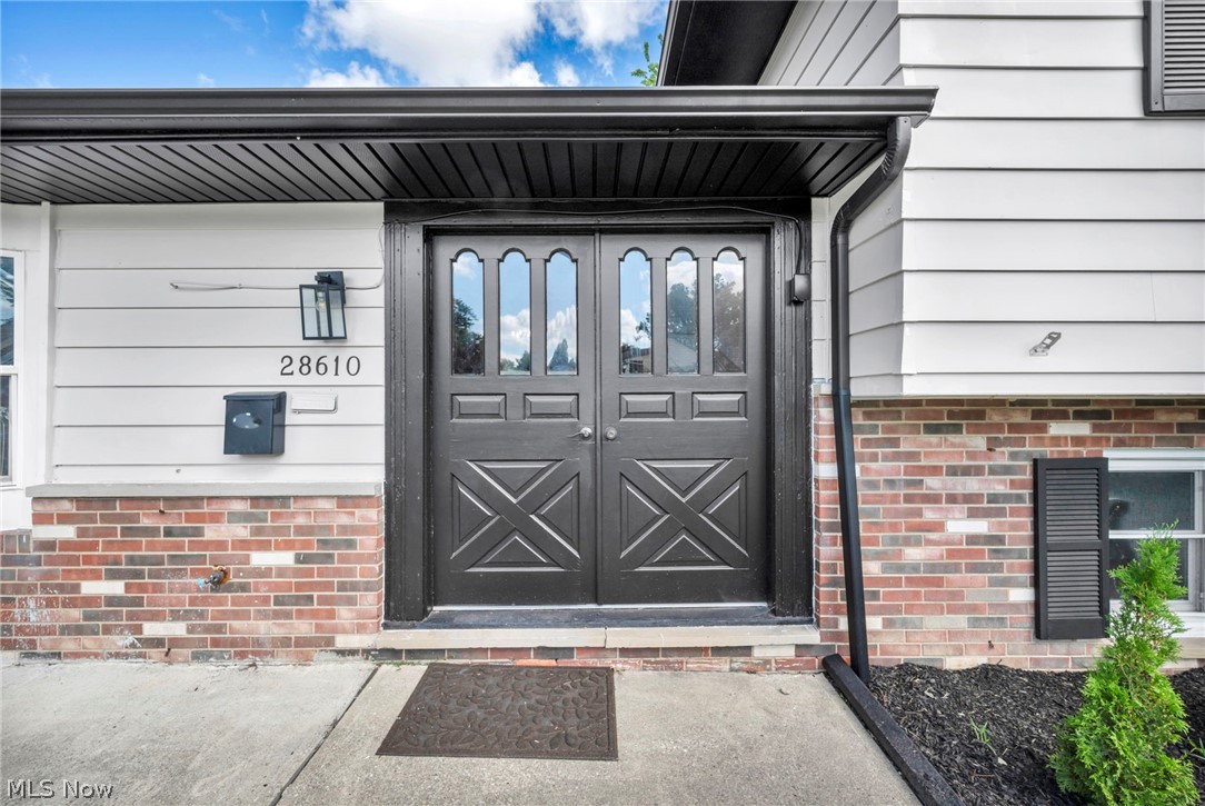 28610 Lynhaven Drive North Olmsted OH 44070