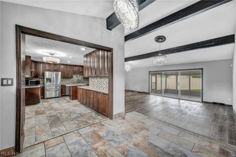 28610 Lynhaven Drive North Olmsted OH 44070
