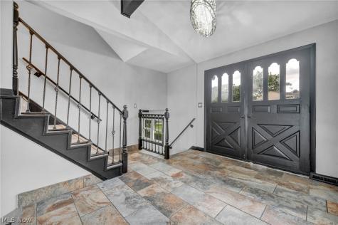 28610 Lynhaven Drive North Olmsted OH 44070